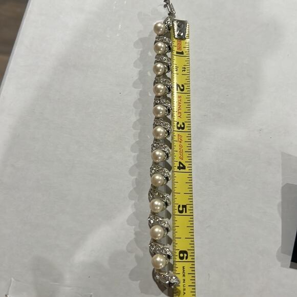 Pearl like Bracelet and drop earrings! Gorgeous! - Picture 5 of 7